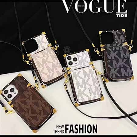 背面にカード入れ付き カバー アイホン14pro Michael Kors